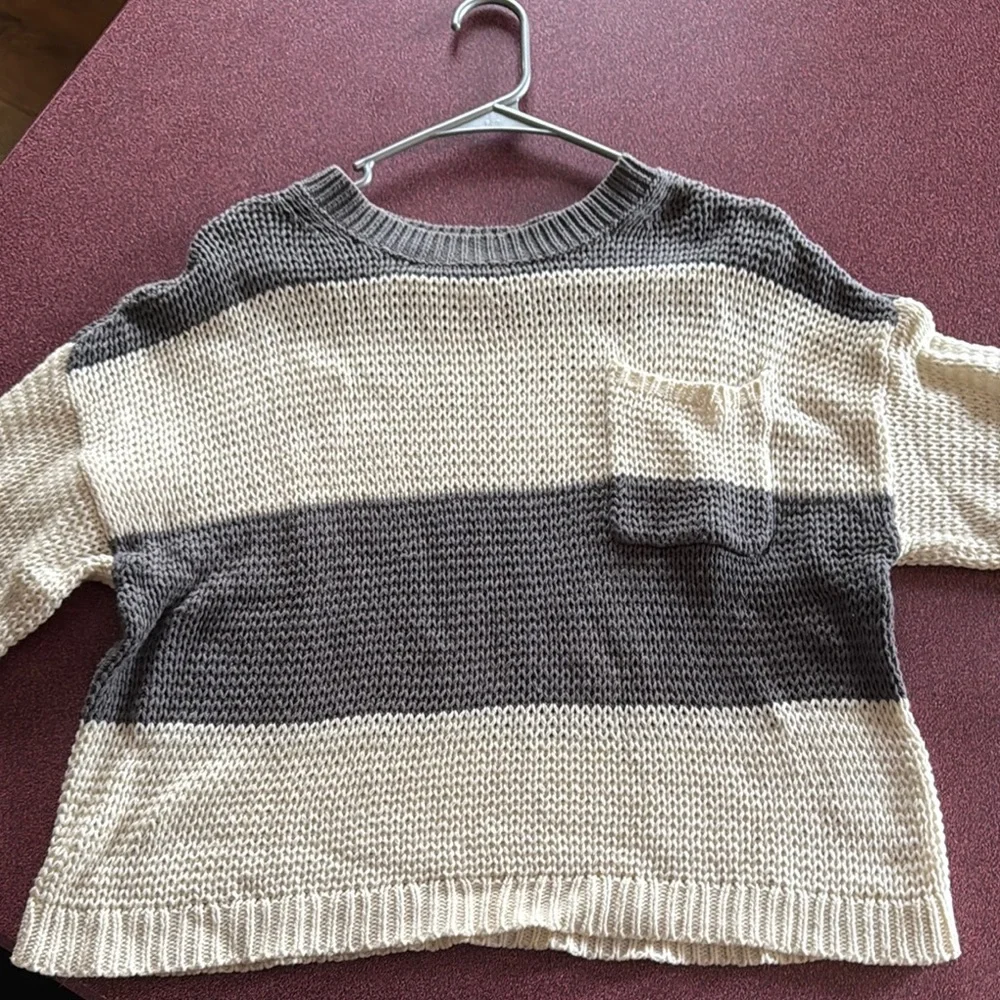 American Eagle Gray and Cream Sweater - Picture 5 of 6